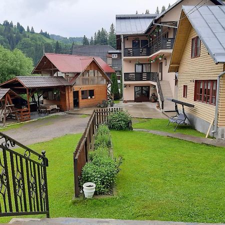 Lip Si Ely Hotel Dimbovicioara Exterior photo