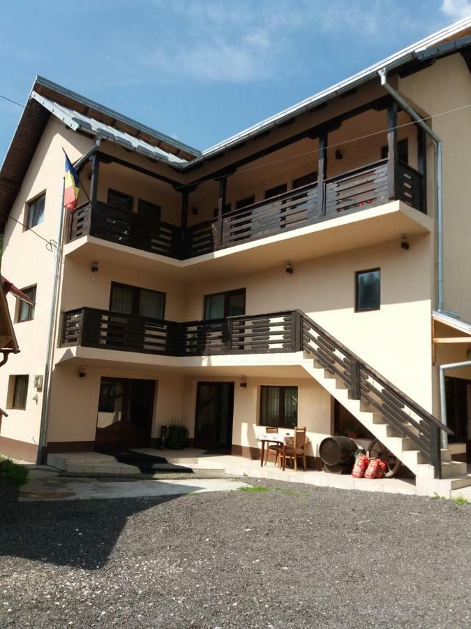 Lip Si Ely Hotel Dimbovicioara Exterior photo